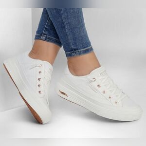 Skechers 8.5W Arch Fit Arcade white sneakers